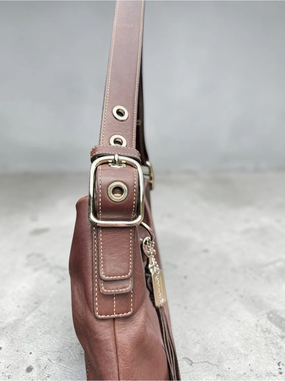 Vintage Coach Soho in Classic Brown Leather - Picture 4 of 6